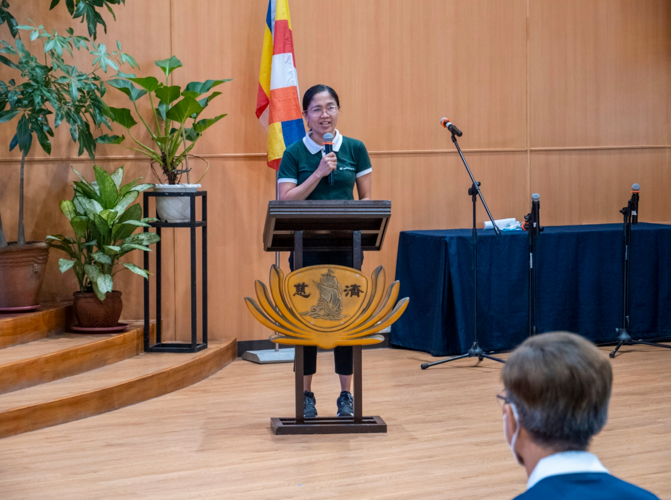 LAO Foundation Head of Operation Cristina Viray expresses gratitude to the Tzu Chi Foundation, a constant partner in extending educational assistance to the disadvantaged. 