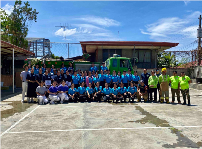 Thirty-two Scholars in Tzu Chi Davao experience their own simulated fire training exercise with assistance from a local fire volunteer group. 【Photo by Tzu Chi Davao】