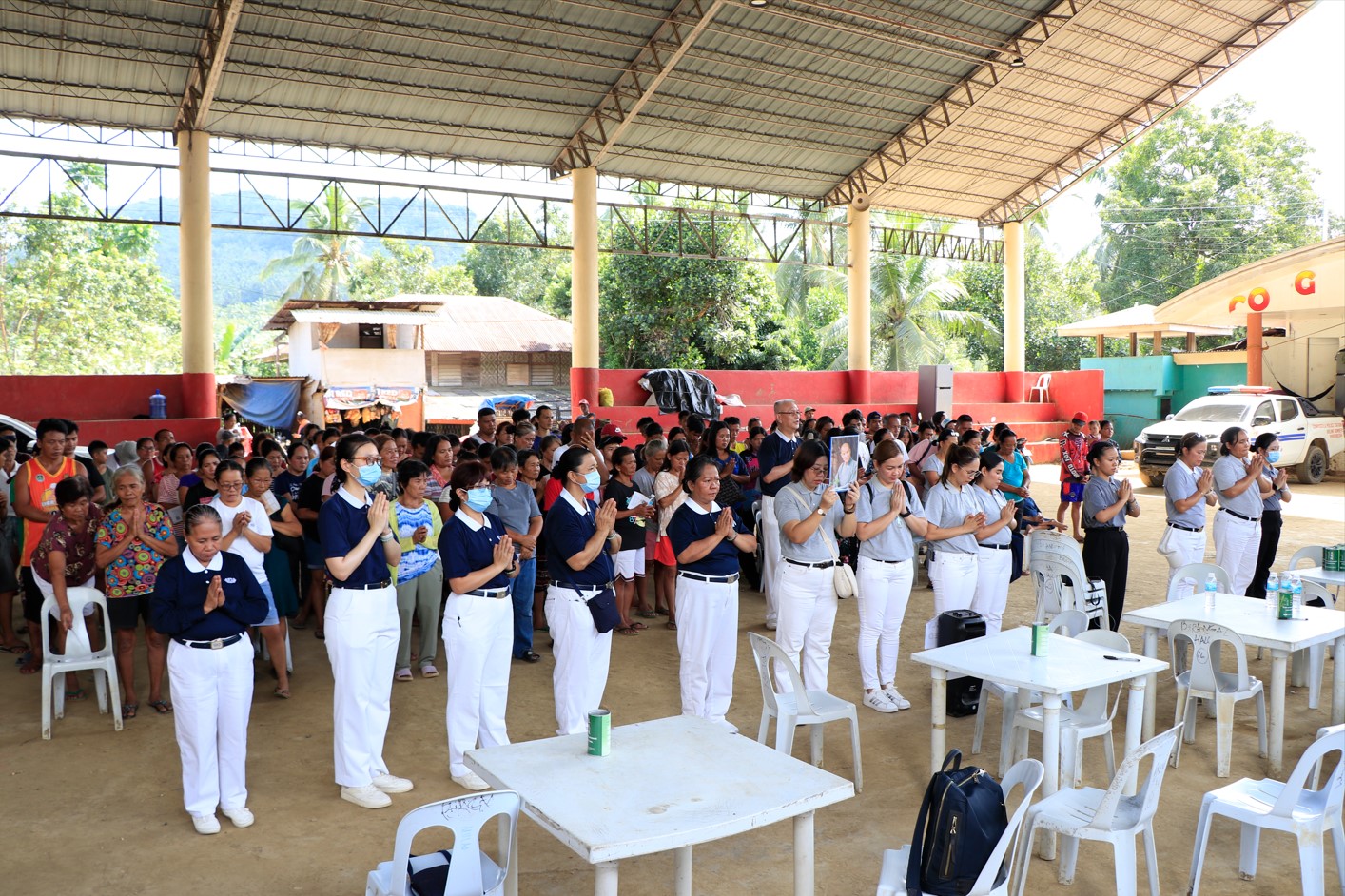 Along eight simultaneous relief operations, Tzu Chi also distributed relief goods in Mulao Gymnasium, Compostela