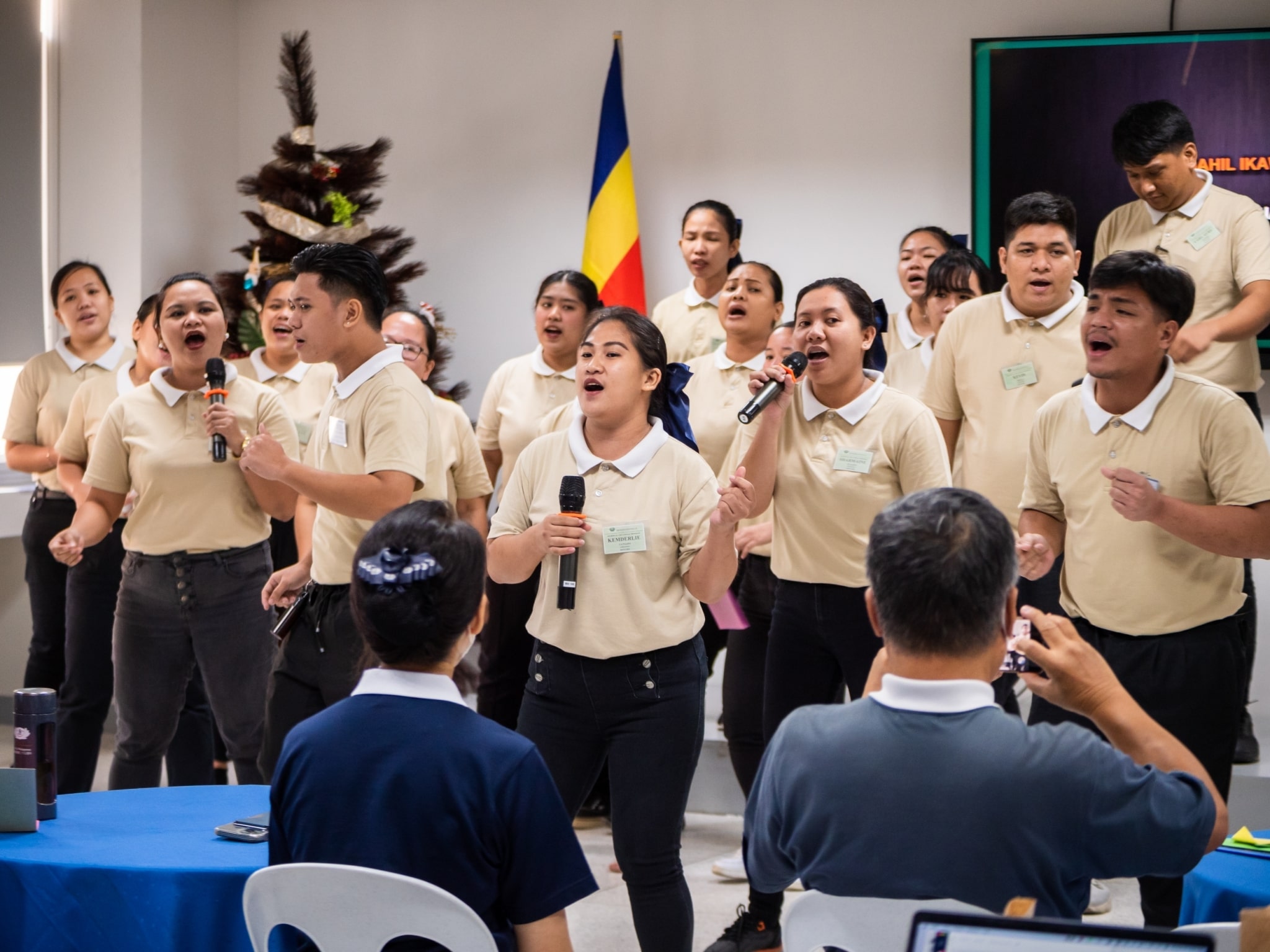 Scholars perform song and dance numbers during the Tech-Voc Thanksgiving Day.【Photo by Daniel Lazar】