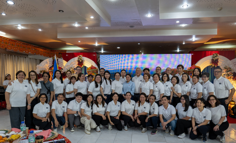 Volunteers and doctors from the Tzu Chi International Medical Association (TIMA) pose for a group photo. 【Photo by Jeaneal Dando】