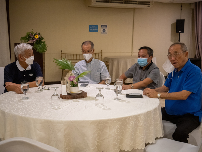 Alfonso Tan (rightmost) work closely with Tzu Chi Philippines CEO Henry Yuñez (leftmost) to help establish Tzu Chi Iloilo through the college scholarship program. 【Photo by Jeaneal Dando】