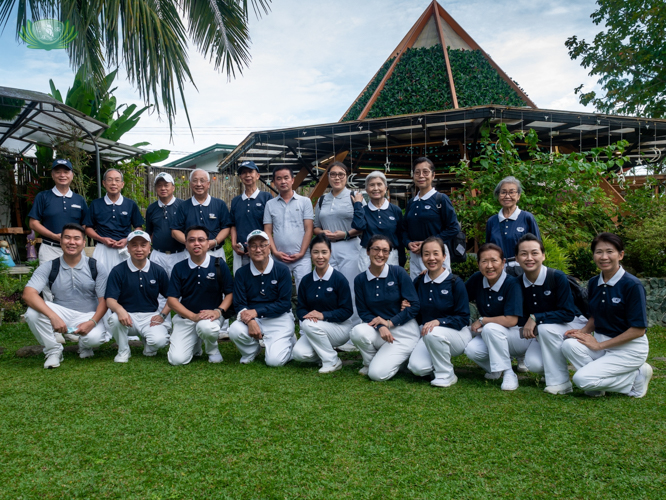 Tzu Chi volunteers pose for a group photo after the site survey and meeting with the Palo City LGU. 【Photo by Daniel Lazar】