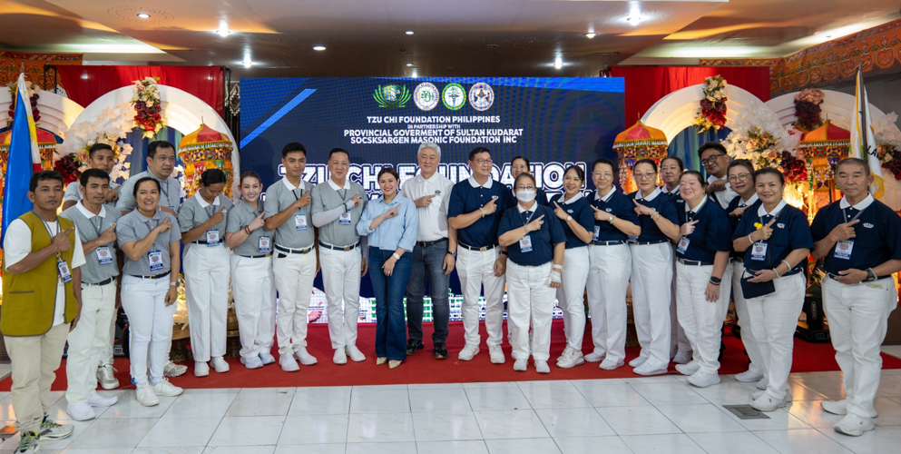 Tzu Chi Zamboanga volunteers pose for a group photo. 【Photo by Jeaneal Dando】