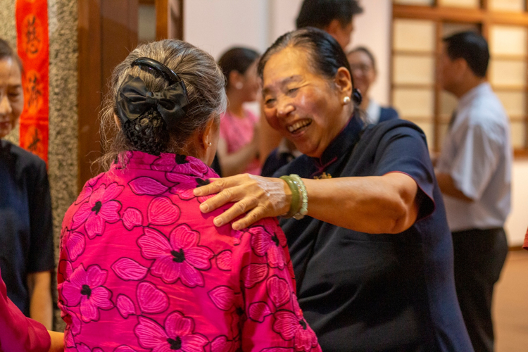 The Jing Si Abode opens its doors for guests on Chinese New Year’s Eve. 【Photo by Matt Serrano】