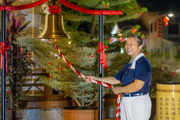 The Jing Si Abode opens its doors for guests on Chinese New Year’s Eve. 【Photo by Matt Serrano】