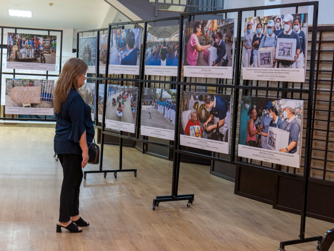 At the Jing Si Hall, a guest checks out the images in a Tzu Chi Photo Exhibit. 【Photo by Matt Serrano】