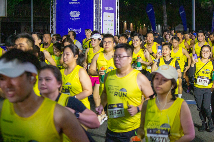 Ten thousand runners participated in Runrio’s annual Earth Day Run. Held on April 21 at the SM Mall of Asia concert grounds, the road race featured 21K, 10K, and 5K distances. Tzu Chi Foundation was the advocacy partner of this year’s Earth Day Run. 【Photo by Matt Serrano】