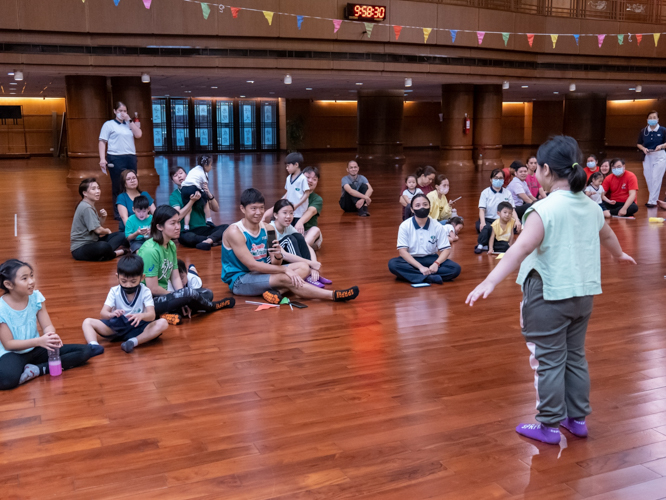 Family members take center stage, showcasing their best acting skills in the game of charades. 【Photo by Marella Saldonido】