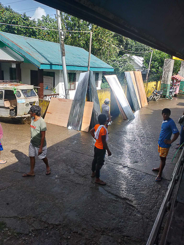 On December 19, construction materials were delivered to beneficiaries with the assistance of Catarman Builders Supply.【Photo courtesy of Catarman Builders Supply】