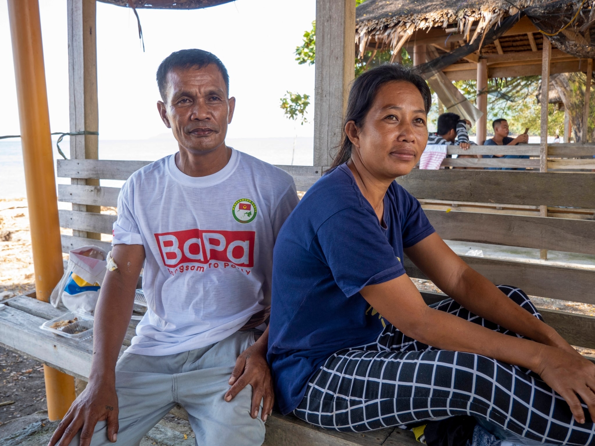 Raymon Lawyan and his wife will stay in a temporary shelter in a cottage located along the coast. 【Photo by Harold Alzaga】