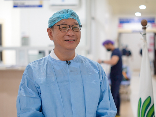 “We’re changing not just the life of one person, but the whole family,” says Dr. Anton Mari Lim. “We are only sacrificing a little of our time here. But the impact of this on the patients will last for a lifetime.” 【Photo by Harold Alzaga】