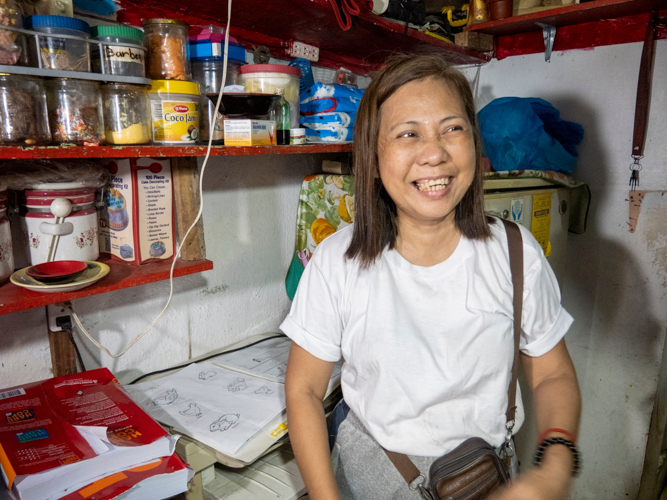 What started with a few items—soft drinks, snacks—is now a full-blown sari-sari (convenience) store that also includes photocopying and lamination services. Esther Co Yu used the money she earned from Tzu Chi’s upcycling initiative to slowly add products to her store. 【Photo by Harold Alzaga】