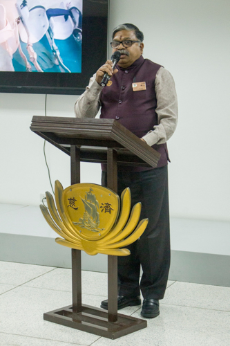 Rotarian Baboo Kannan of the Rotary Club of Coimbatore Mid-Town D320 has been instrumental in providing prosthesis to Filipinos. In 2005, his district’s project called Walk Again has furnished more than 3,000 artificial limbs to Filipinos all over the country.【Photo by Matt Serrano】