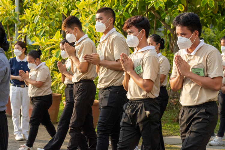 Tzu Chi caregiver students, including three from Bhutan, joined the procession.【Photo by Matt Serrano】