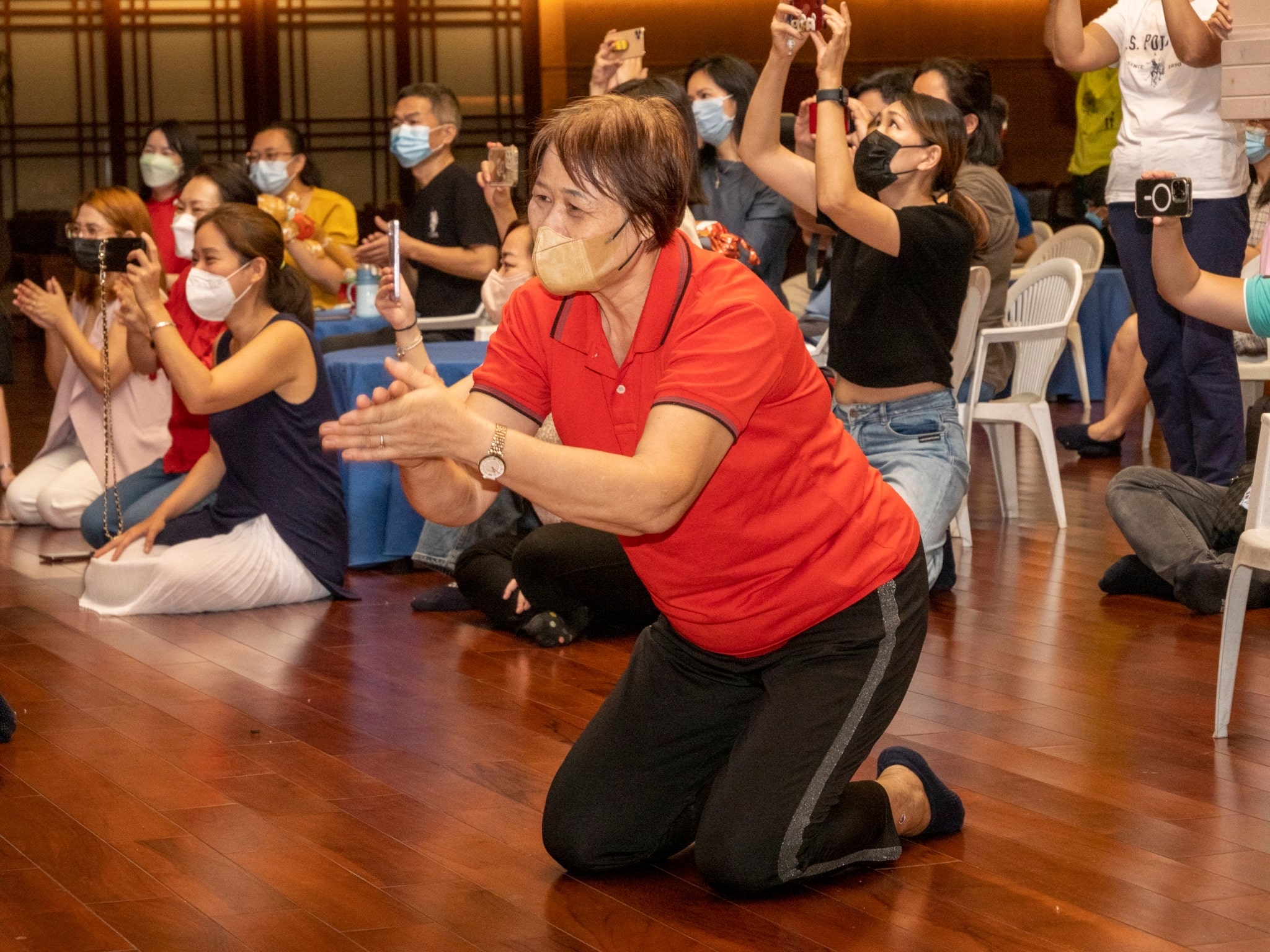 Families are in full support during the students’ thanksgiving performance. 【Photo by Harold Alzaga】