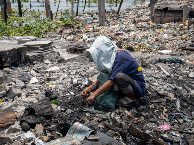 A photo of what remains of the fire scene in Brgy. 649, Baseco, Manila. 【Photo by Jeaneal Dando】