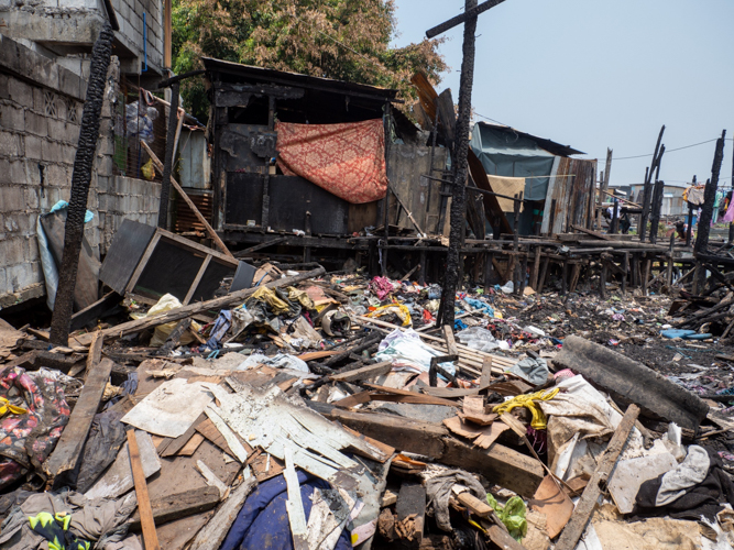 A photo of what remains of the fire scene in Brgy. 649, Baseco, Manila. 【Photo by Jeaneal Dando】