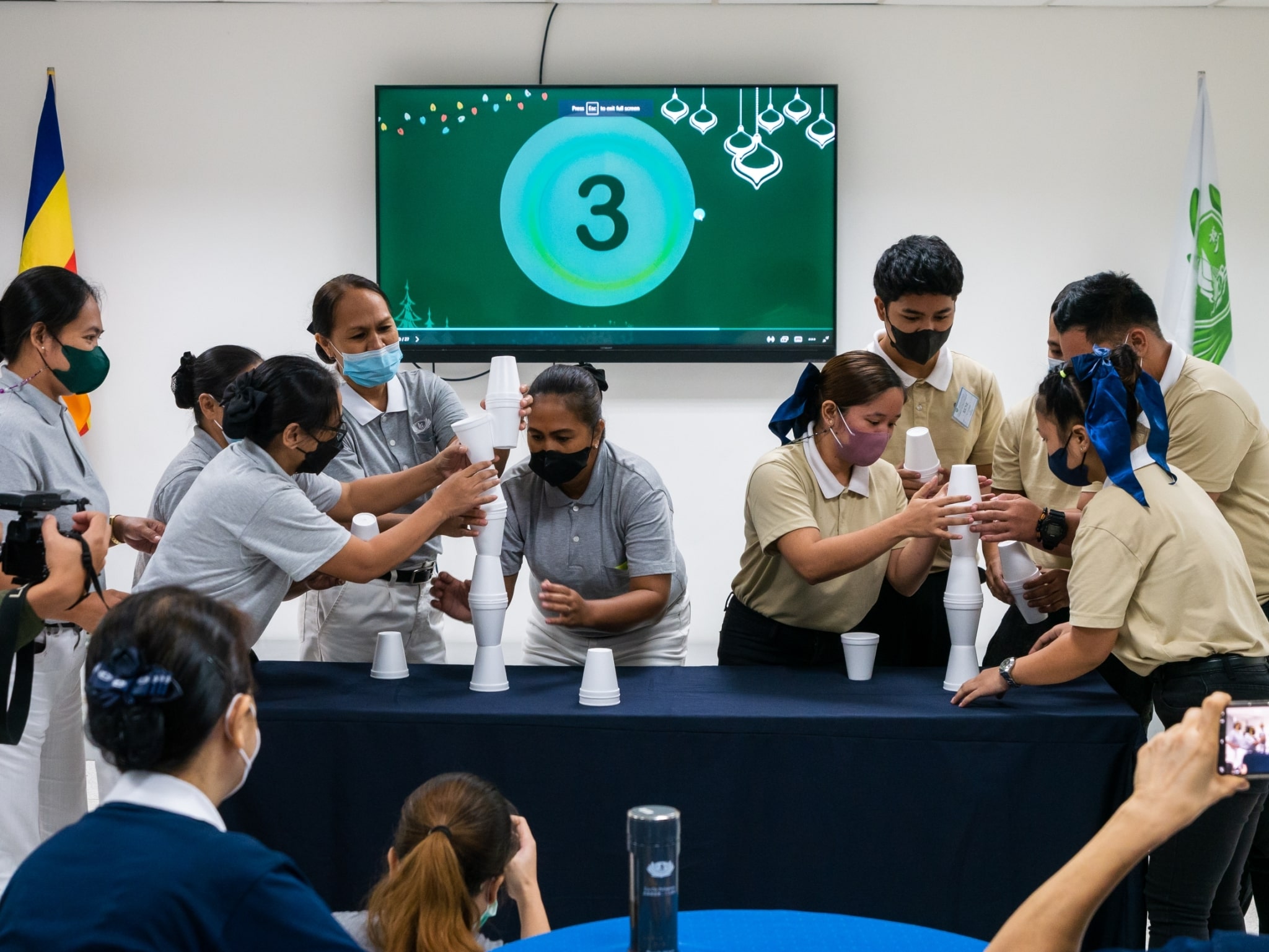 Tech-Voc scholars play fun party games with Tzu Chi volunteers.【Photo by Daniel Lazar】