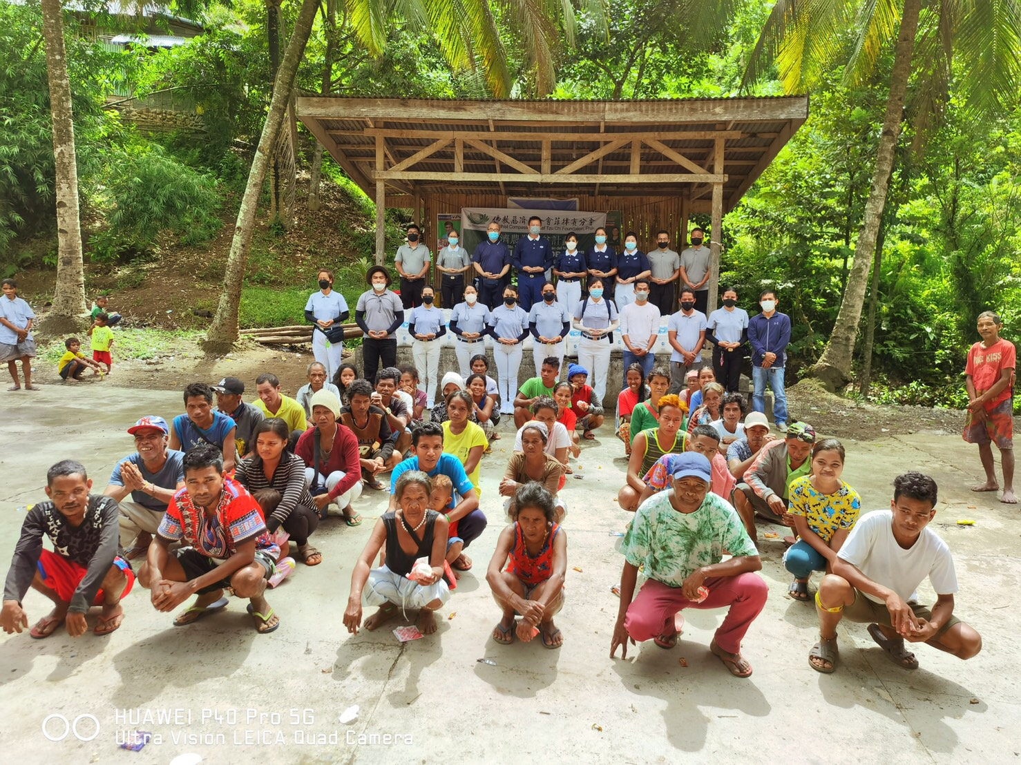 Tzu Chi volunteers (standing, back row) pose with members of the indigenous community during their farm visit and rice distribution in Talaingod, Davao del Norte on May 1, 2022.