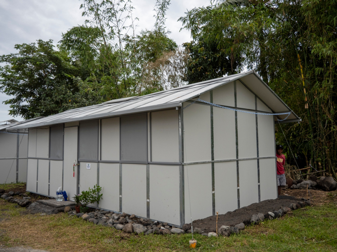 The Tzu Chi Great Love Village houses measure 27 square meters and are made up of typhoon-resilient steel frames with three bedrooms, sliding doors, toilet, kitchen, and brick flooring. The village is also supplied with electricity, water, and septic tank. 【Photo by Harold Alzaga】