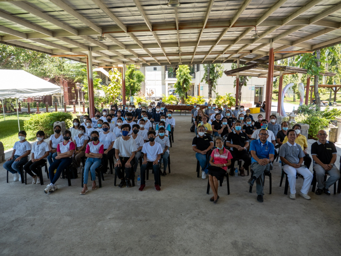 Humanities class in Our Lady of Consolation Parish-Recoletos in Talisay City, Cebu, September 17, 2022. 【Photo by Jeaneal Dando】