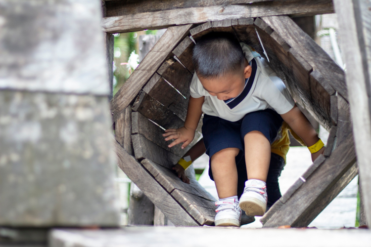 Students get to enjoy a variety of games at the Fun Farm at Sta. Elena. 【Photo by Matt Serrano】