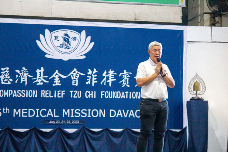 TIMA Head Dr. Jo Qua acknowledges all the volunteers who helped out during the medical mission. 【Photo by Marella Saldonido】