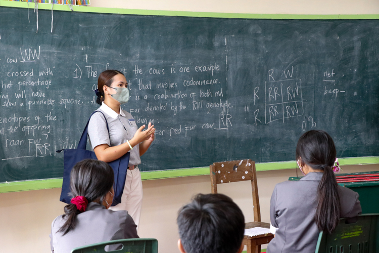 “What’s really special is that the students who did the Jing Si Aphorisms paintings are the same students who attended the values formation program. So, it has a special meaning to them,” said Cebu volunteer and program coordinator Mariel Ybañez. “It’s really very good that even a wall can speak Dharma Master Cheng Yen’s lesson.” 【Photo by Tzu Chi Cebu】