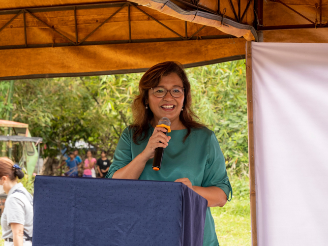 “It was really a work of love and higher purpose: to make the homes comfortable for the beneficiaries,” says Tabaco City Mayor Krisel Lagman-Luistro. 【Photo by Harold Alzaga】