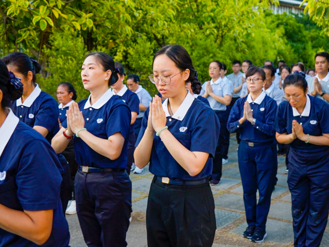 “I took the opportunity to join to be connected with our common goal: to purify our hearts and to create a harmonious society,” says volunteer Miaolin Li. 【Photo by Harold Alzaga】
