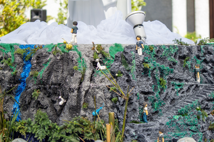 The main Buddha Bathing table is designed with miniature mountains, an homage to the historic pilgrimage of Tzu Chi volunteers to Vulture Peak in Bihar, India last May 2.