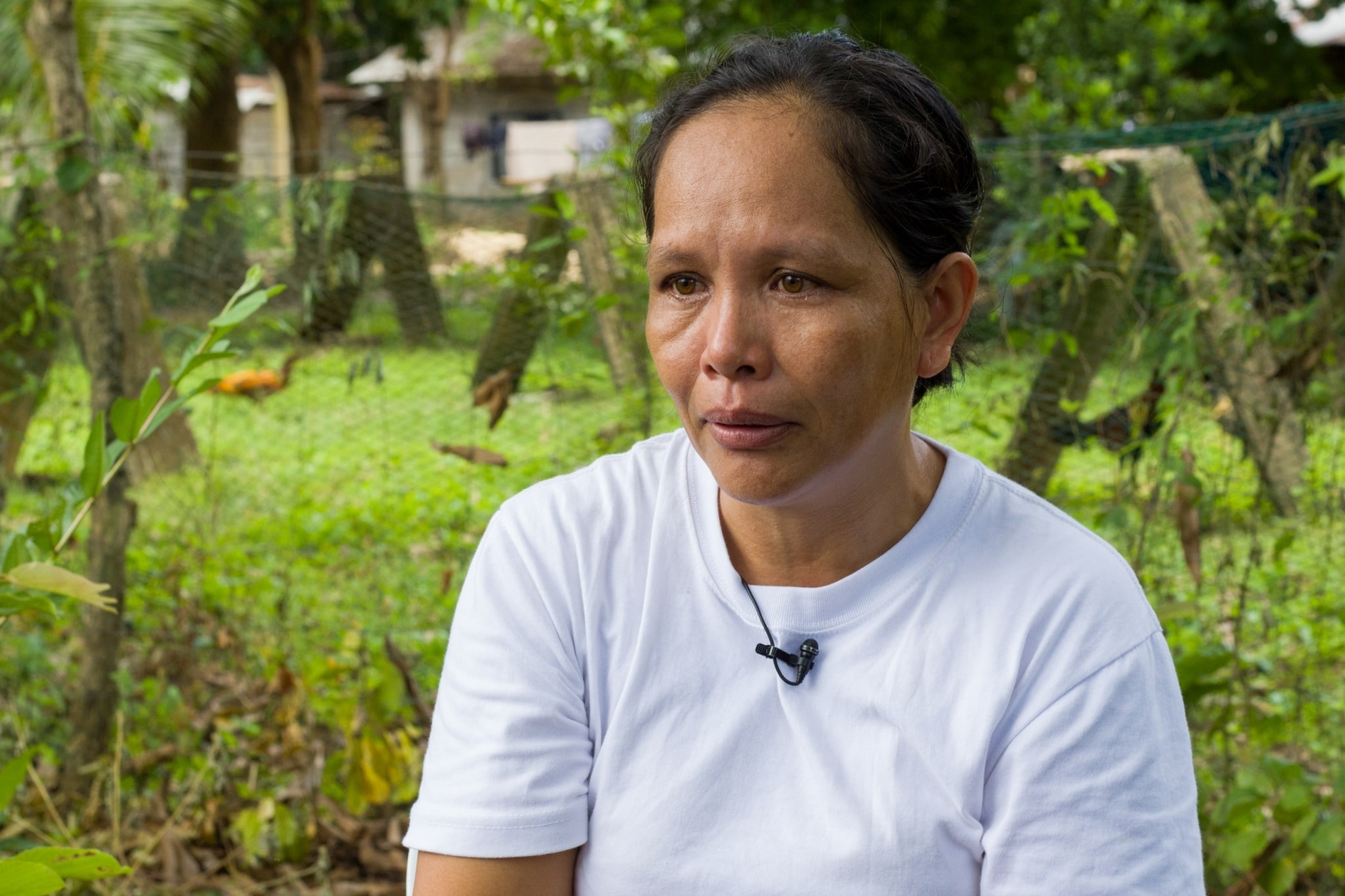 “It is so painful to lose my child. He was so young,” weeps Nora Badi on the loss of his 15-year-old son Angelo. “Thank you so much for coming here and for the help you extended.”【Photo by Matt Serrano】