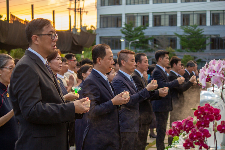 Volunteers offer candles as symbols of inner light and gratitude to the Buddha, loved ones, and all beings.