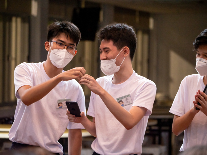 Groups showcase their thanksgiving performance on the second night of the camp. 【Photo by Daniel Lazar】