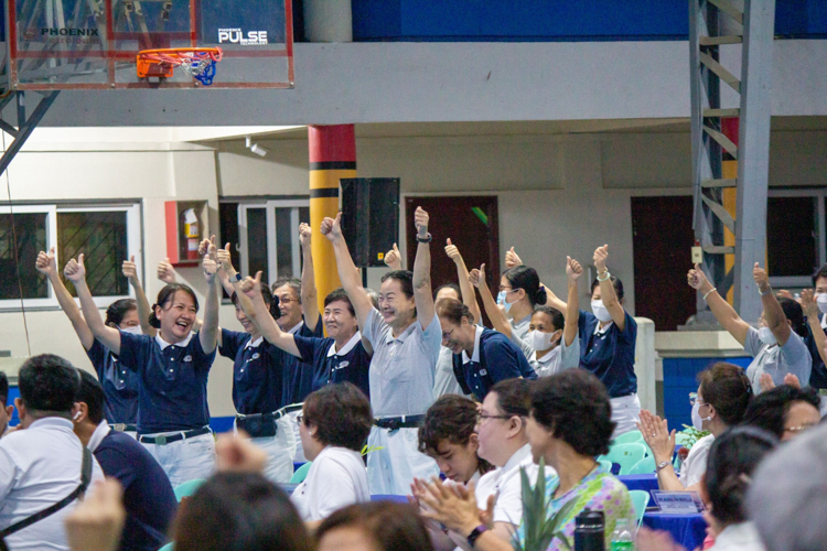 The pharmacy group cheers as their contributions to the medical mission are recognized at the thanksgiving program. 【Photo by Marella Saldonido】