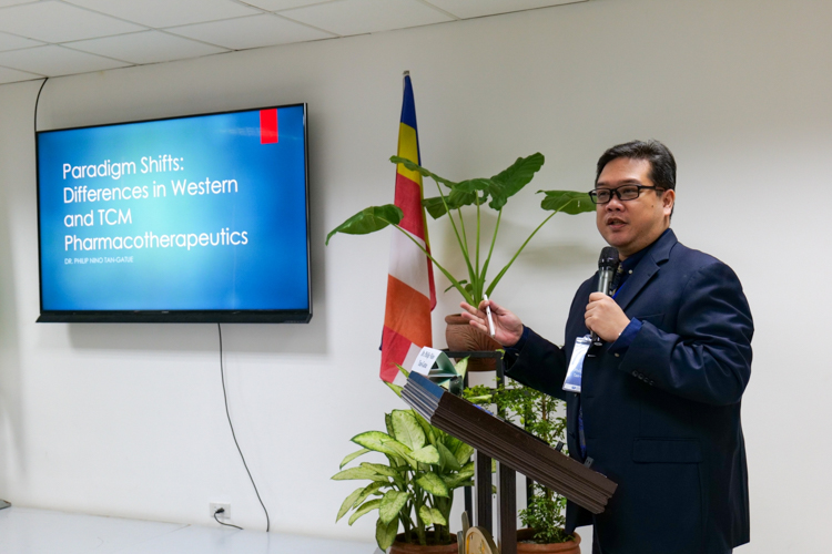 Dr. Philip Niño Tan-Gatue, Head of Herbal Medicine of the Chinese General Hospital and Medical Center talks about the paradigm differences between Eastern and Western Pharmacotherapeutics. 【Photo by Jeaneal Dando】