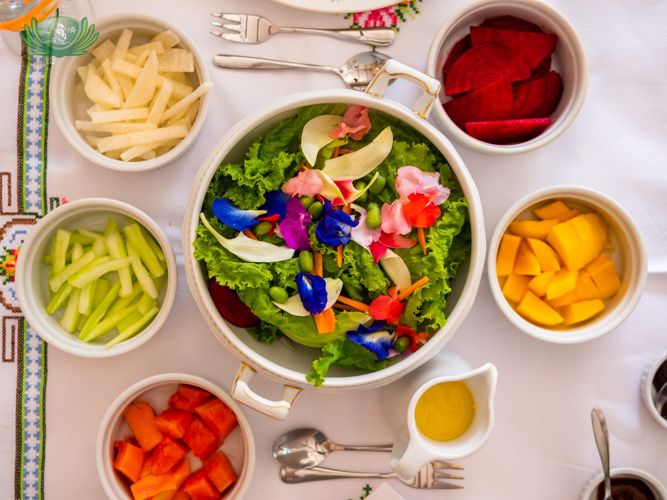 Give a boost to your salad by adding more veggies and fruits, plus the Sonya’s Secret Salad Dressing. 【Photo by Daniel Lazar】