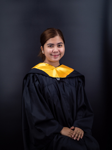 Anne Kimberly Salonga, cum laude graduate from the Pamantasan ng Lungsod ng Marikina tells her fellow scholars: “Let us trust ourselves that we can do it, for there is no one who would believe in us at the start but ourselves. And Master Cheng Yen and the Tzu Chi Foundation will be there for us to further hone the abilities and excellence that we have. Keep fighting and soar high.” 【Photo by Daniel Lazar】
