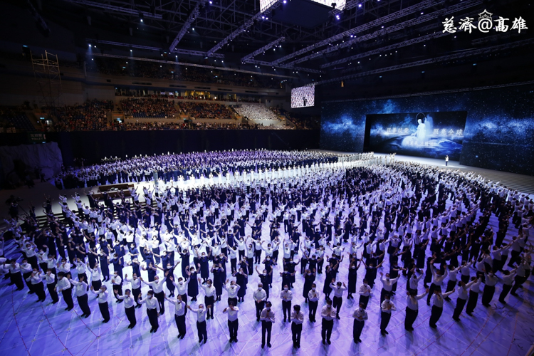 Tzu Chi offers a superb visual and auditory feast to the viewers by incorporating professional acting monologues and dialogues, sign language, dance, production and costume design, live and pre-recorded music, and lighting.