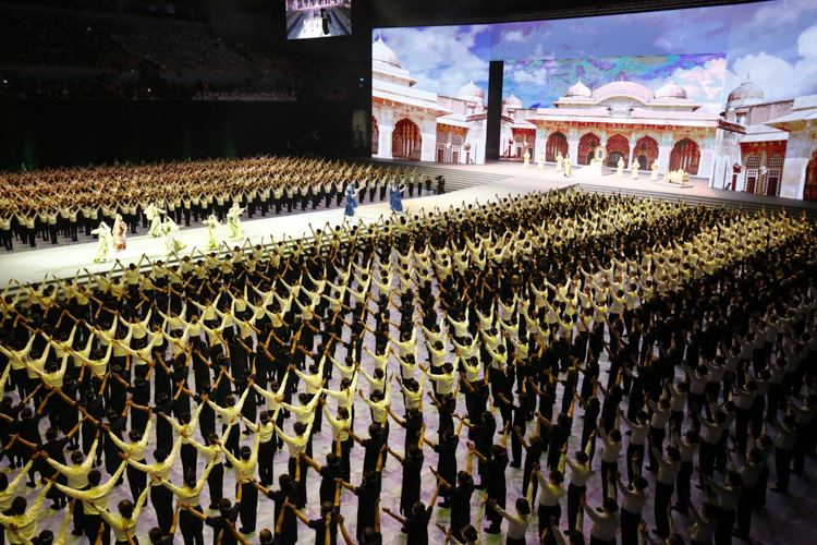 At least 2,689 volunteers of the Tzu Chi Foundation in Taiwan play parts in the grand musical adaptation of the Wondrous Dharma Lotus Sutra.