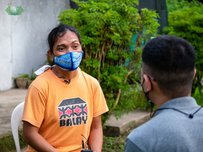 “When my husband got involved in an accident, I became the breadwinner of the family. The livelihood that Tzu Chi gave me has been a big help,” says Alice Tupaz, seamstress in the sewing center and a mother of five. 【Photo by Daniel Lazar】
