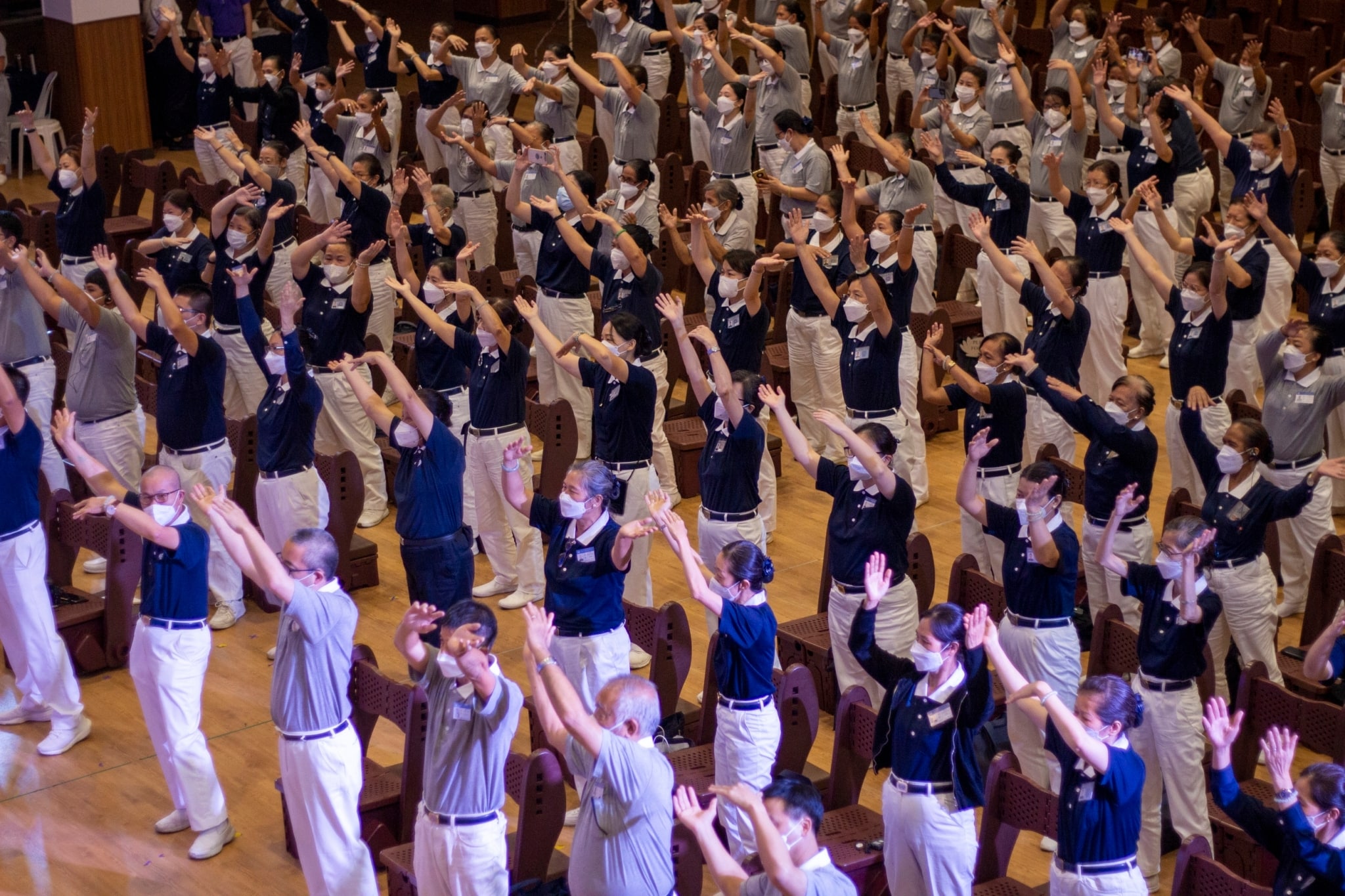 Volunteers sing and dance in a lively sign language number to culminate the event.【Photo by Matt Serrano】