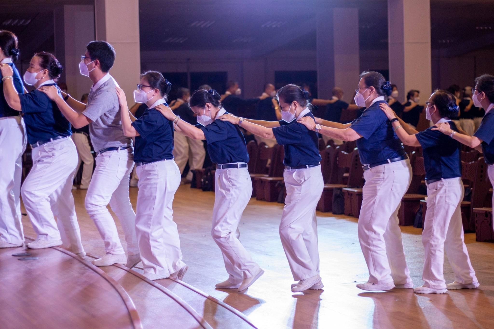 Volunteers sing and dance in a lively sign language number to culminate the event.【Photo by Matt Serrano】