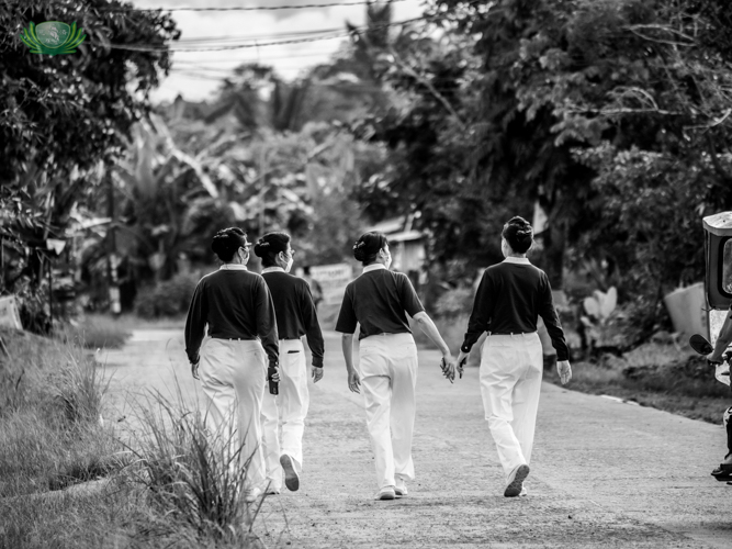 Tzu Chi volunteers from Manila flew to Palo, Leyte for a site survey on April 28 in line with the upcoming permanent housing project in Palo Great Love Village. 【Photo by Daniel Lazar】