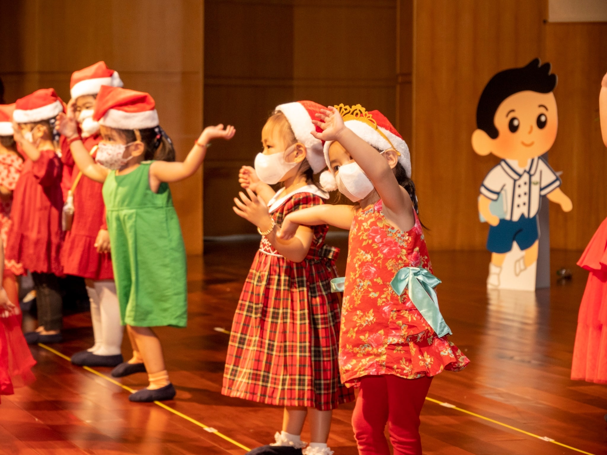 Preschool students showcase their talents in song and dance performances. 【Photo by Harold Alzaga】