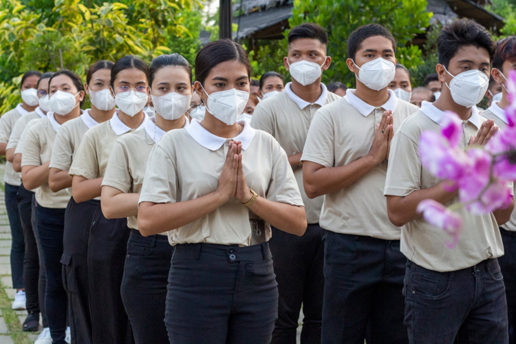 Technical-Vocational scholars of Tzu Chi’s livelihood program join the Buddha Bathing ceremony. 【Photo by Matt Serrano】