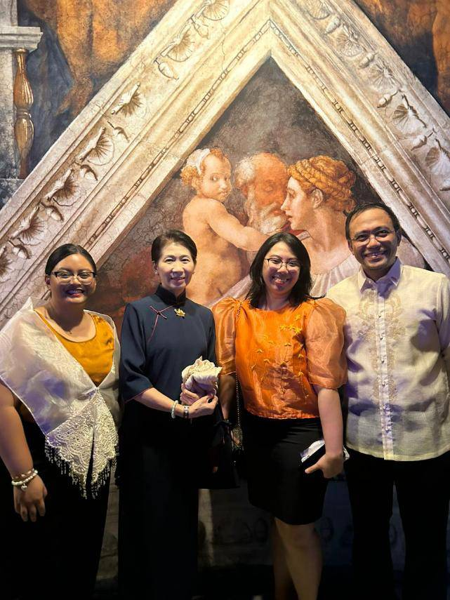 From left to right: Ms. Apple Evangelista, Head of Sustainability and Social Responsibility of Globe Telecoms, Sj Woon Ng, Ms. Alex Castillo, Advocacy Communications Expert, and Mr. Jun Godornes, Resource Development Director, of World Vision. 【Photo courtesy of Globe Telecom, Inc.】