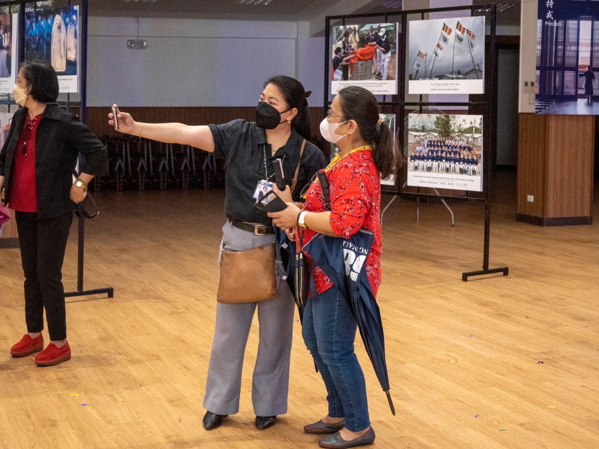 Guests go on a tour of the Buddhist Tzu Chi Campus.