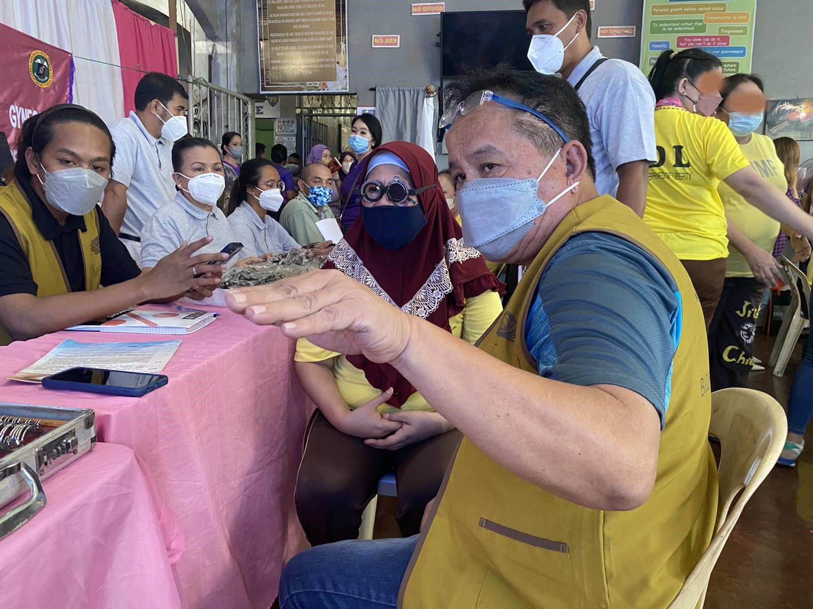 Tzu Chi Zamboanga volunteers hold a free eye clinic for persons deprived of liberty at the Zamboanga City Jail Female Dormitory.